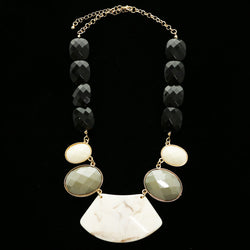Luxury Faceted Necklace Gold/White NWOT